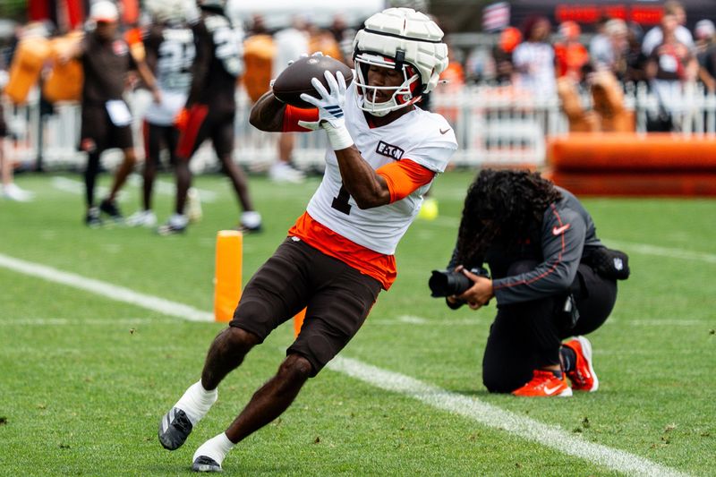 Cleveland Browns wide receiver KC Concepcion (1) catches a pass during day 12 of training camp, Aug. 11, 2026, in Berea, Ohio.