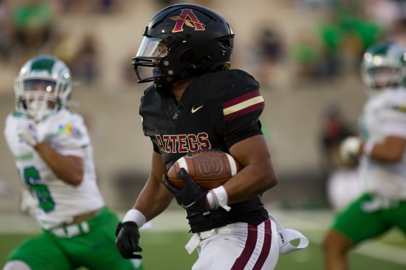 El Dorado's Ryan Estrada (1) runs the ball during a football game against Montwood on Friday, Sept. 13, 2024, at the Socorro ISD Student Activities Complex 2 in El Paso.