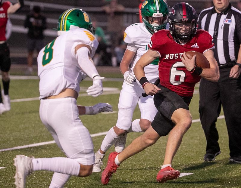 Shallowater's Cooper Martin runs in for a touchdown against Idalou during a non-conference football game, Friday, September 27, 2024, at Todd Field in Shallowater.