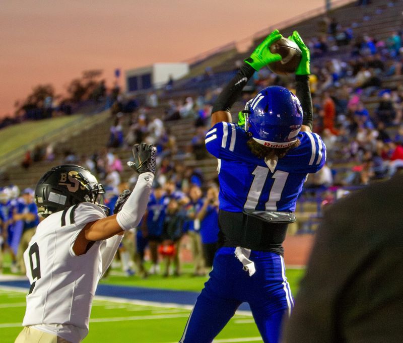 Lake View football's Braylon White (11) makes a touchdown reception against Big Spring at San Angelo Stadium on Thursday, Oct. 31, 2024.