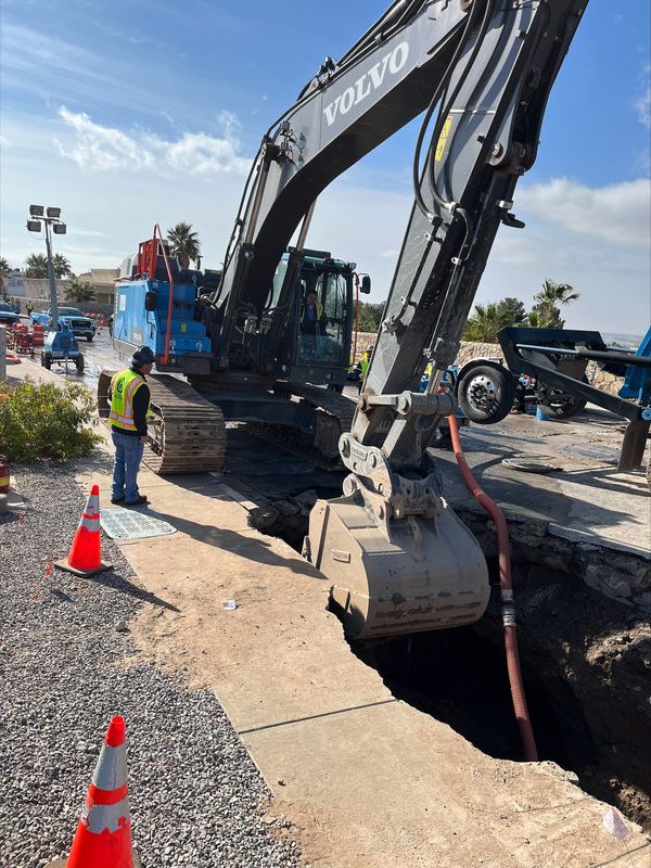 El Paso Water crews are working to repair a major water main leak on Sunday, Jan. 11, 2025, in Northeast El Paso. Crews work to repair a water main in West El Paso in this file photo from December 2024.