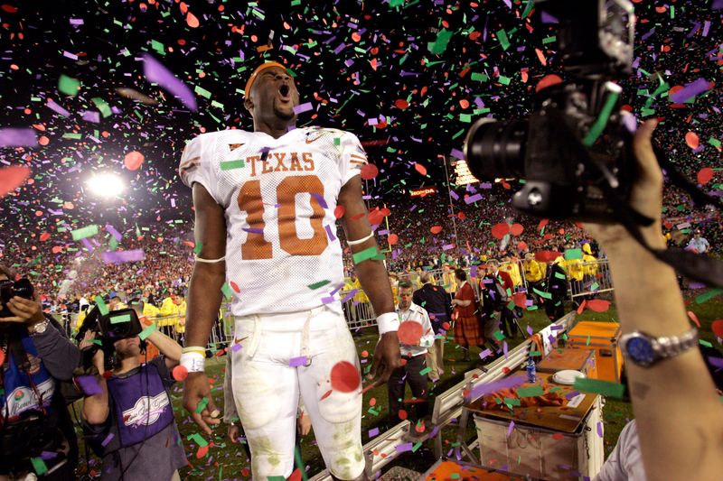 Texas Longhorns quarterback Vince Young celebrates his teams 41-38 victory over the USC Trojans for the national championship at the 92nd Rose Bowl game in Pasadena, California January 4, 2006. REUTERS/Mike Blake