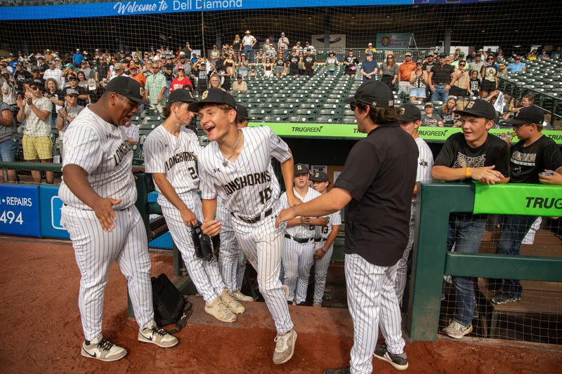 Gordon's Kaden Crowe runs onto the field before the Class 1A baseball championship on Saturday, June 7, 2025, at Dell Diamond in Round Rock.