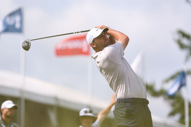 Scottie Scheffler plays his shot from the third tee during a practice round for the 2025 U.S. Open at Oakmont Country Club.