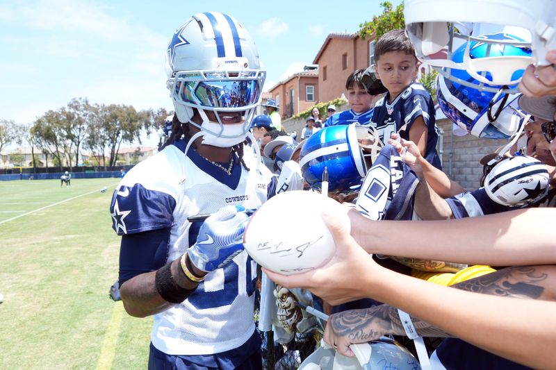Jul 22, 2025; Oxnard, CA, USA; Dallas Cowboys receiver CeeDee Lamb (88) signs autographs during training camp at the River Ridge Fields. Mandatory Credit: Kirby Lee-Imagn Images