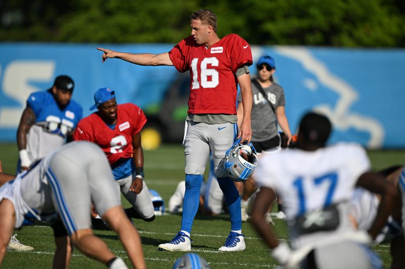 Jul 28, 2025; Allen Park, MI, USA; Detroit Lions quarterback Jared Goff (16) gives directions to his teammates as they finish stretching during training camp at Meijer Performance Center. Mandatory Credit: Lon Horwedel-Imagn Images