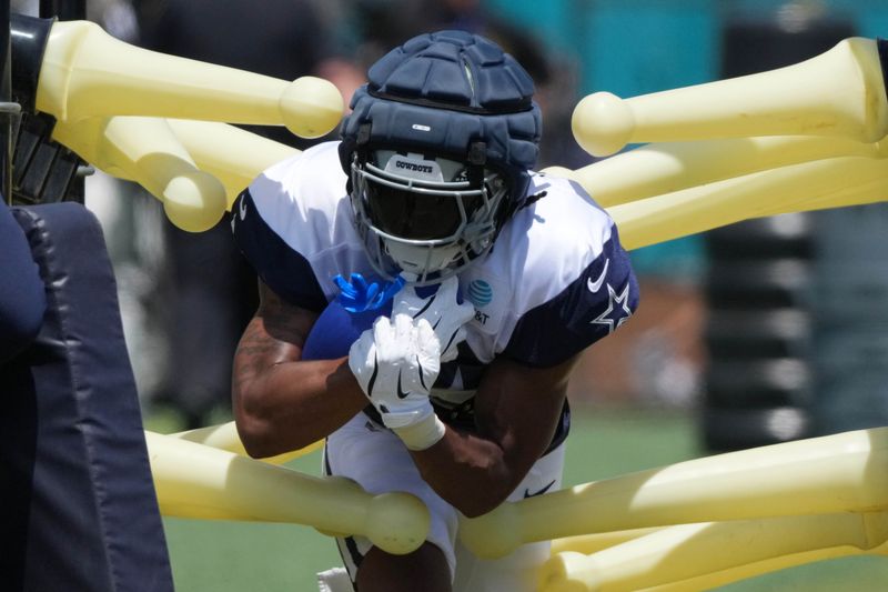 Jul 27, 2025; Oxnard, CA, USA; Dallas Cowboys running back Jaydon Blue (34) carries the ball at training camp at the River Ridge Fields. Mandatory Credit: Kirby Lee-Imagn Images