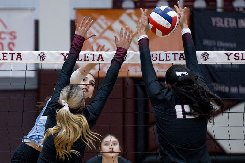 Socorro’s Alyssa Del Hierro (12) hits the ball during a volleyball match against Ysleta on Tuesday, Sept. 2, 2025, at Ysleta High School in El Paso, Texas.