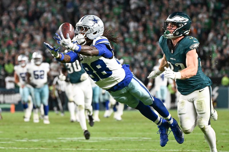 Sep 4, 2025; Philadelphia, Pennsylvania, USA; Dallas Cowboys wide receiver CeeDee Lamb (88) is unable to make a reception defended by Philadelphia Eagles cornerback Cooper DeJean (33) during the fourth quarter of the game at Lincoln Financial Field. Mandatory Credit: Eric Hartline-Imagn Images