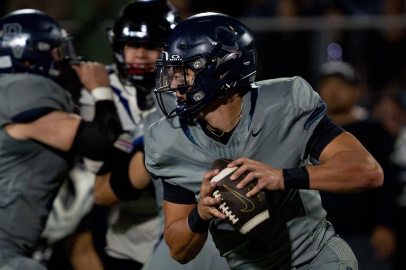 Del Valle’s Jake Fette (1) looks to pass the ball during a game against Franklin on Friday, Sept. 5, 2025, at Del Valle High School in El Paso, Texas.