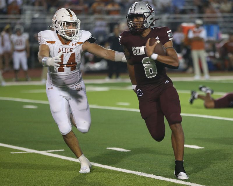 Sinton running back Mykha Green escapes from Alice's Esteban Garcia during a non-district football game on Thursday, Sept. 11, 2025.