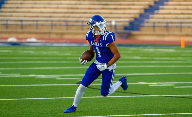 Lake View football's DJ Munoz (1) runs with ball after a reception against Levelland at San Angelo Stadium on Friday, Sept. 26, 2025.