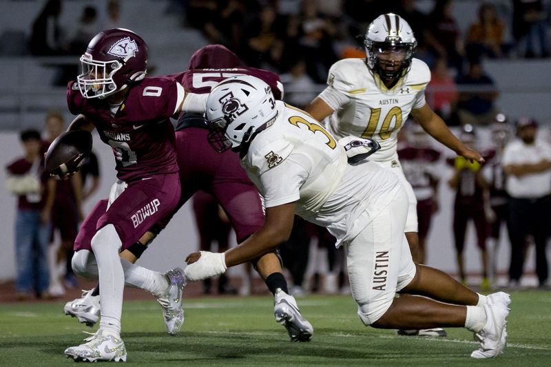 Ysleta’s Rodrigo Martinez (0) runs the ball during a District 1-4A, Division 1 game against Austin at Ysleta in El Paso, Texas, Friday, Sept. 26, 2025.
