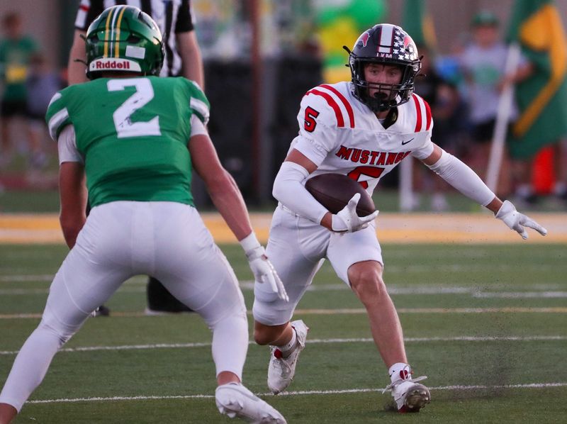 Shallowater's Logan Winn runs with the ball against Idalou during a non-district football game, Friday, Sept. 26, 2025, at Taylor/Reddell Field in Idalou.