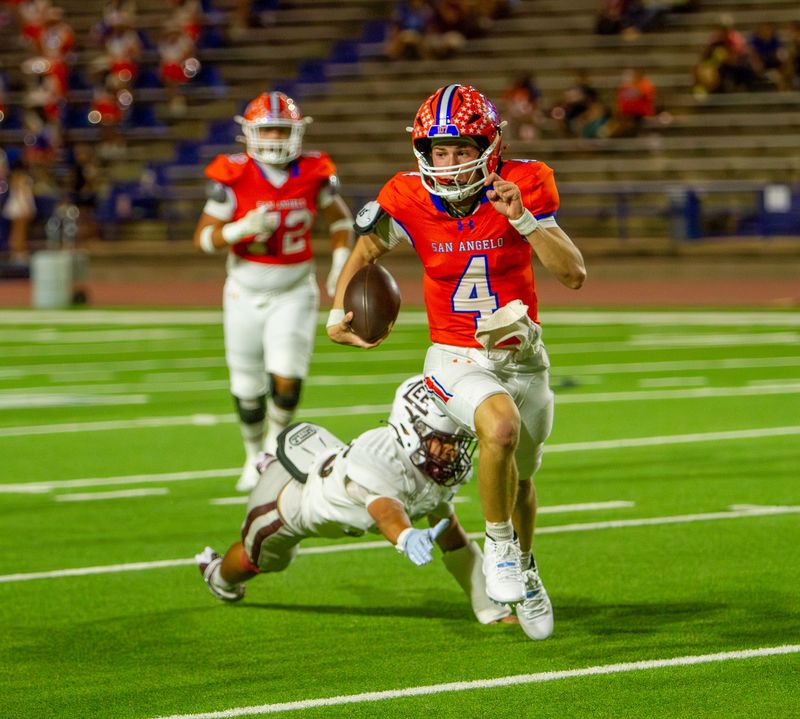 San Angelo Central football's Micah Smith (4) escapes the tackle attempt from Midland Lee at San Angelo Stadium on Friday, Oct. 10, 2025.