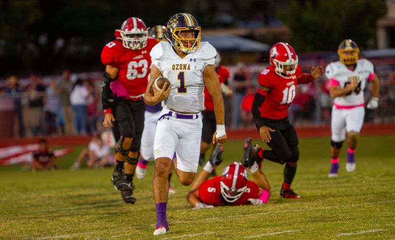Ozona football's Christian Villarreal (1) runs the ball against Sonora at Bronco Stadium in Sonora on Friday, Oct. 17, 2025.