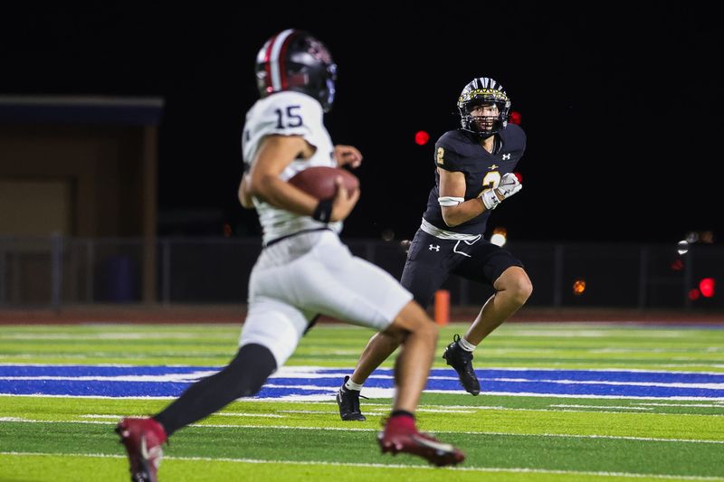 Seminole's Austin Olivas pursues Levelland's Ethan Salazar in a Class 4A Division II bi-district playoff football game, Thursday, Nov. 13, 2025, at Peoples Bank Stadium in Wolfforth.