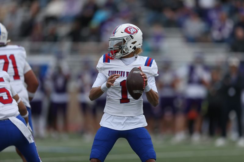 Gregory-Portland's Carter Dominguez looks to pass during a Class 5A Division II regional semifinal game against Boerne on Friday, Nov. 28, 2025 at San Antonio's Comalander Stadium.