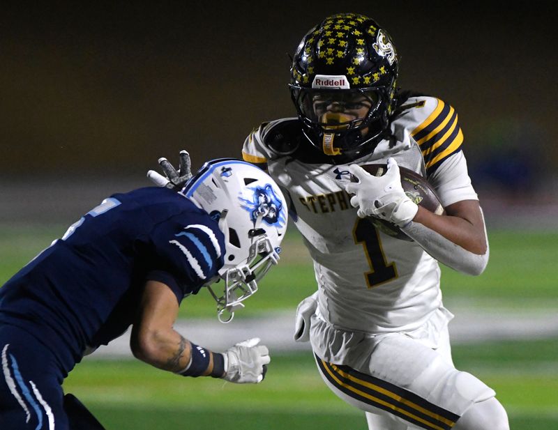 Stephenville's Zyler McClendon runs with the ball against West Plains in a Region I Class 4A Division I regional semifinal football game, Friday, Dec. 5, 2025, at PlainsCapital Park in Lowrey Field.