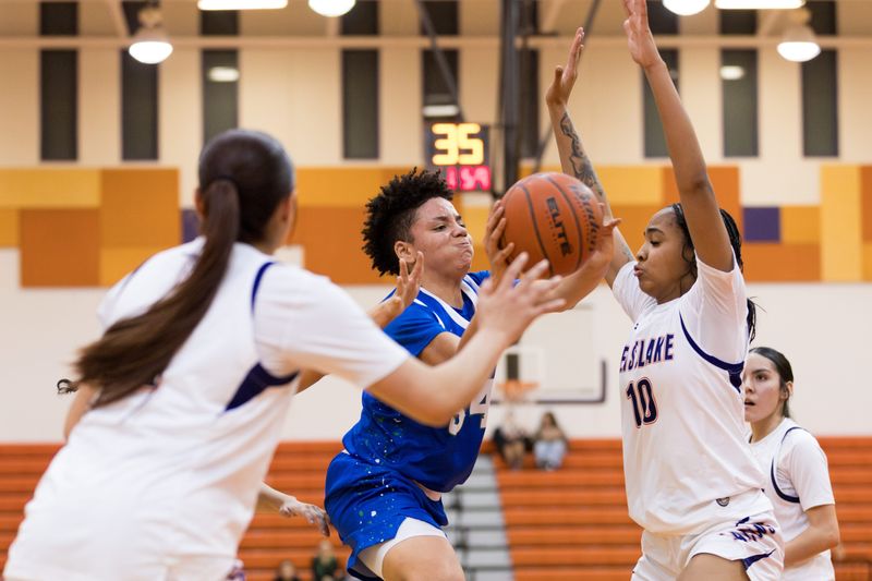 Montwood’s Jocelynn Custard (34) passes the ball during a District 1-6A girls basketball game against Eastlake at Eastlake High School in El Paso, Texas, on Tuesday, Dec. 16, 2025.