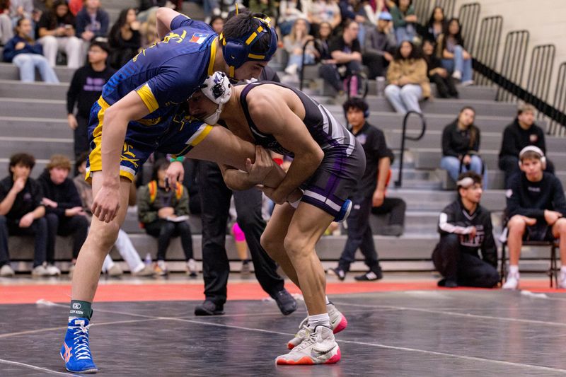 Franklin’s Gavin Anaya wrestles Eastwood’s Fonzy Fernandez in the 130-pound championship match during the District 1-6A wrestling tournament at Franklin High School in West El Paso, Texas, on Thursday, Jan. 29, 2026.