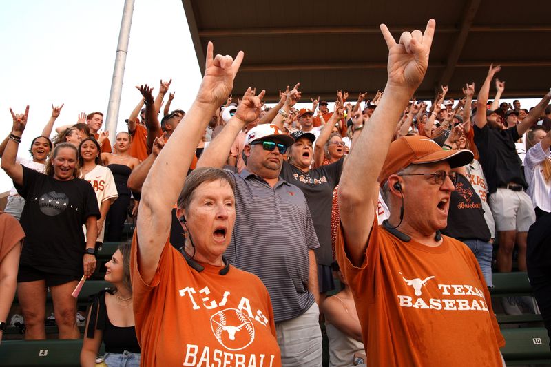 Fans welcome the Texas Longhorns to the field. Mandatory Credit: Dustin Safranek-USA TODAY Sports