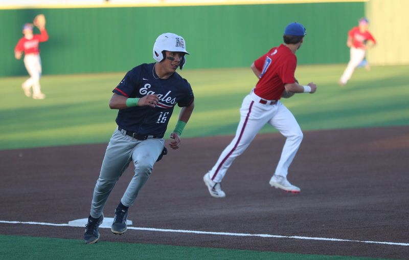 Veterans Memorial's Davian Garcia rounds third base during Tuesday's District 29-5A game against Gregory-Portland on March 17, 2026 in Portland.