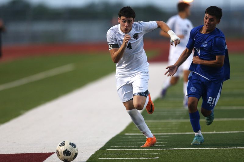 London's Colton Wiseman sprints after a ball during a Class 4A Division II regional semifinal match against San Antonio Memorial in Poteet on Friday, March 27, 2026.