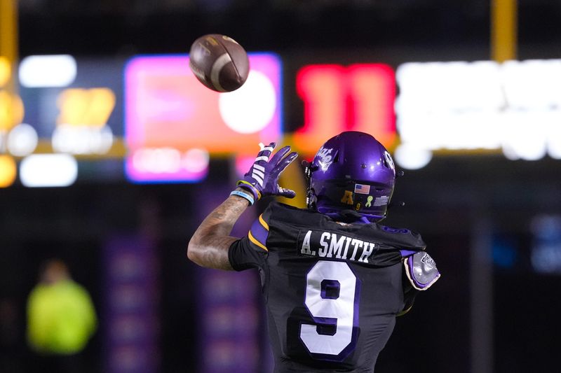 Oct 16, 2025; Greenville, North Carolina, USA; East Carolina Pirates wide receiver Anthony Smith (9) makes a catch against the Tulsa Golden Hurricane during the first half at Dowdy-Ficklen Stadium. Mandatory Credit: James Guillory-Imagn Images
