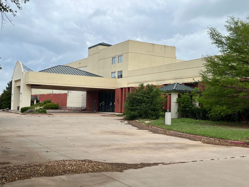 Wichita Falls city councilors voted Tuesday to require the owner of the former Kiva Inn to demolish the dilapidating structure.