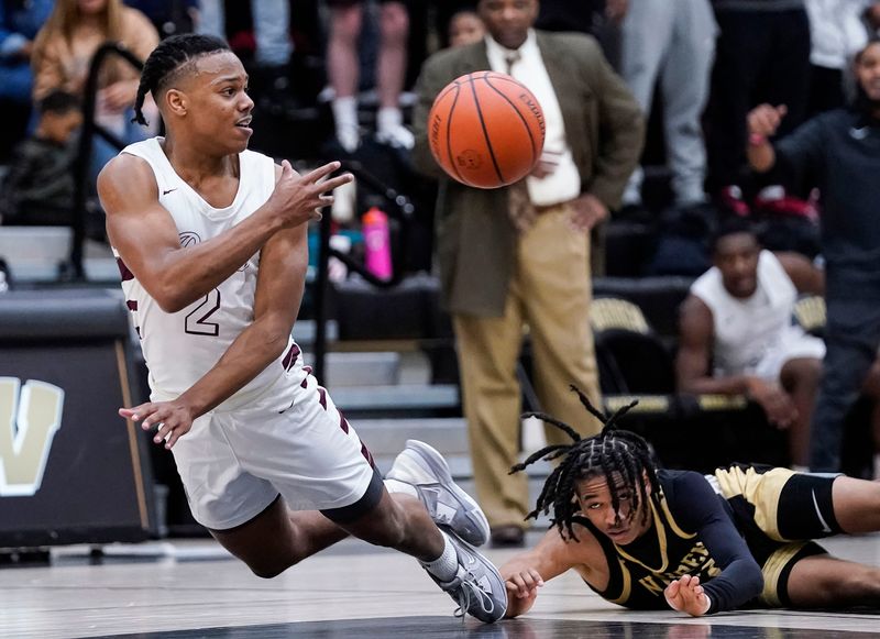 Lawrence Central Bears guard Bryson Luter (2) passes the ball Tuesday, Feb. 28, 2023 at Warren Central High School in Indianapolis. Warren Central defeated the Lawrence Central Bears in overtime, 61-58.

High School Basketball Hs Boys Basketball Warren Central Sectional Lawrence Central Bears