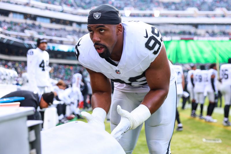 Dec 14, 2025; Philadelphia, Pennsylvania, USA; Las Vegas Raiders defensive end Tyree Wilson (9) warms up by the heater prior to the game against the Philadelphia Eagles at Lincoln Financial Field. Mandatory Credit: Bill Streicher-Imagn Images