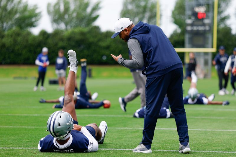 May 1, 2026; Frisco, TX, USA; Dallas Cowboys cornerback Caleb Downs (18) speaks with defensive coordinator Christian Parker during practice at the Ford Center at the Star Training Facility in Frisco, Texas. Mandatory Credit: Chris Jones-Imagn Images
