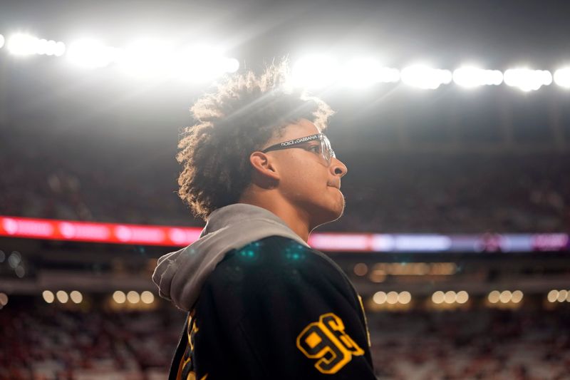 Nov 28, 2025; Austin, Texas, USA; Texas Longhorns quarterback recruit Dia Bell before a game against the Texas A&M Aggies at Darrell K Royal-Texas Memorial Stadium. Mandatory Credit: Scott Wachter-Imagn Images