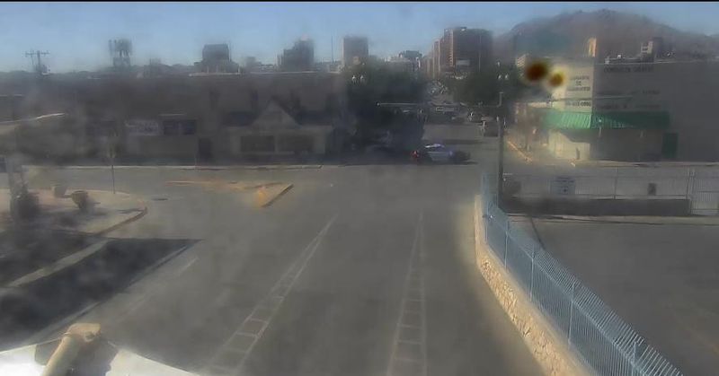 El Paso Police Department officers are investigating an aggravated robbery involving a suspect barricading himself inside a business about 3:50 p.m. on Wednesday, May 6, 2026, at a business located in the 900 block of South Stanton Street in South El Paso.