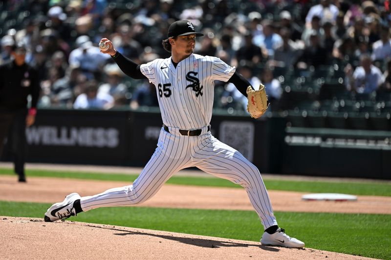 May 10, 2026; Chicago, Illinois, USA; Chicago White Sox pitcher Davis Martin (65) delivers the ball during the first inning against the Seattle Mariners at Rate Field. Mandatory Credit: Matt Marton-Imagn Images