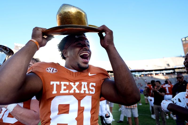 Texas Longhorns tight end Nick Townsend (81) celebrates with the golden hat in the second half of the Red River Rivalry college football game between the University of Oklahoma Sooners and the Texas Longhorn at the Cotton Bowl Stadium in Dallas, Texas, Saturday, Oct. 11, 2025.
