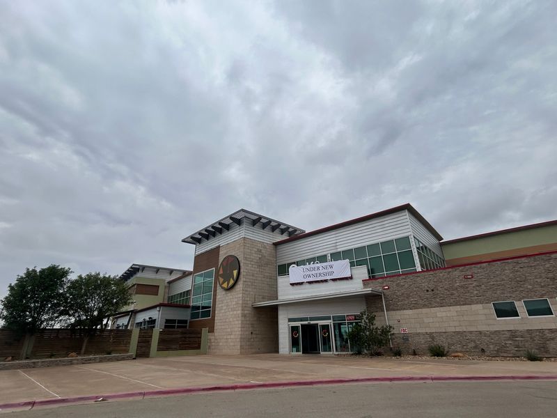 GolfSuites, Inc. on June 3 announced the sale of its Lubbock driving range, located at 6906 Marsha Sharp Freeway, to Double Tee Golf & Restaurant.