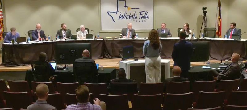 Wichita Falls City Manager Jeffrey Jenkins laid out a timetable for hiring a new police chief at Tuesday's City Council meeting.