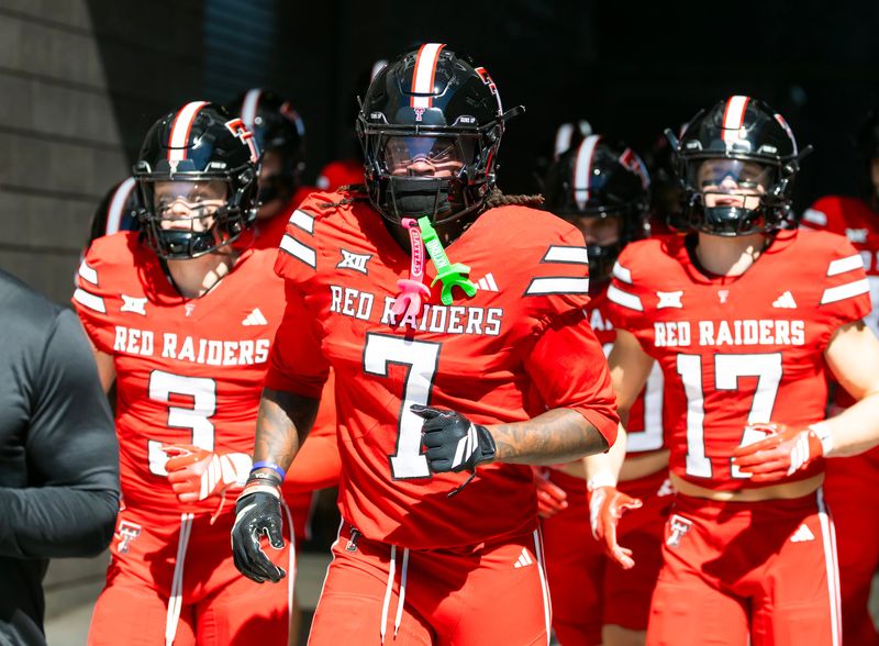 Oct 18, 2025; Tempe, Arizona, USA; Texas Tech Red Raiders tight end Terrance Carter Jr. (7) against the Arizona State Sun Devils at Mountain America Stadium. Mandatory Credit: Mark J. Rebilas-Imagn Images