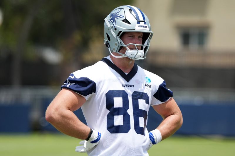 Jul 29, 2026; Oxnard, CA, USA; Dallas Cowboys tight end Luke Schoonmaker (86) at training camp at River Ridge Playing Fields. Mandatory Credit: Kirby Lee-Imagn Images