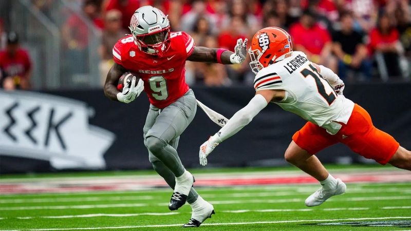 Jai'Den Thomas is a senior running back at UNLV.
