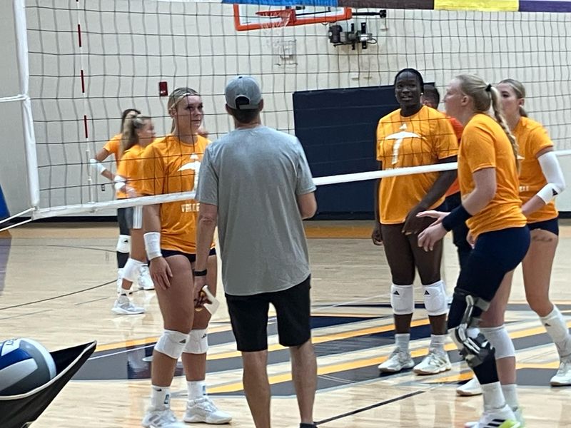 UTEP coach Ben Wallis instructs the UTEP volleyball team during a practice at the Foster-Stevens Center