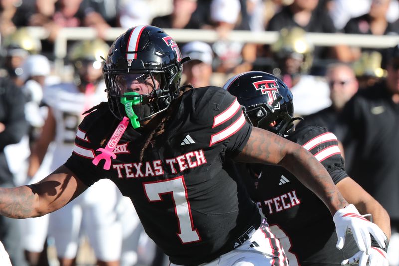 Nov 15, 2025; Lubbock, Texas, USA;  Texas Tech Red Raiders tight end Terrence Carter Jr. (7) blocks against the Central Florida Knights in the first half at Jones AT&T Stadium. Mandatory Credit: Michael C. Johnson-Imagn Images
