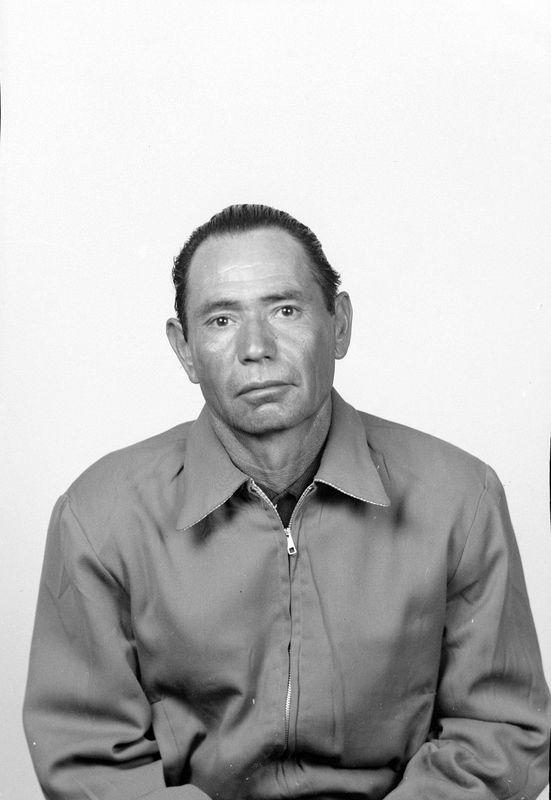 This is Casasola image PH041-09-00014. If you can provide information or identify the person or persons published in this image, contact Susannah Holliday, 915-747-6839, slholliday@utep.edu.