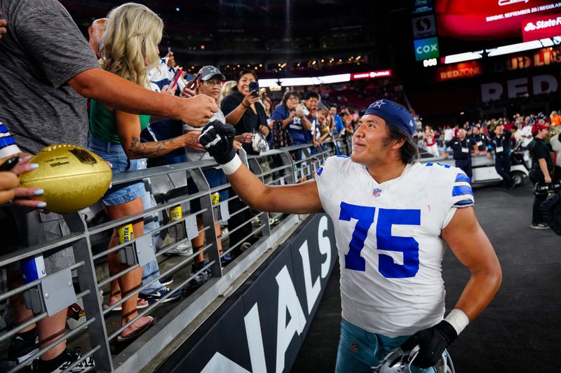 Dallas Cowboys guard Shiyazh Pete thanks fans after a game against the Arizona Cardinals at State Farm Stadium in Glendale on Aug. 22, 2026.