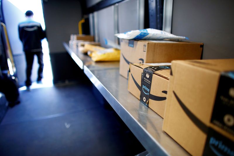 FILE PHOTO: An Amazon worker delivers packages amid the coronavirus disease (COVID-19) outbreak in Denver, Colorado, U.S., April 22, 2020. Picture taken April 22, 2020. REUTERS/Kevin Mohatt/File Photo