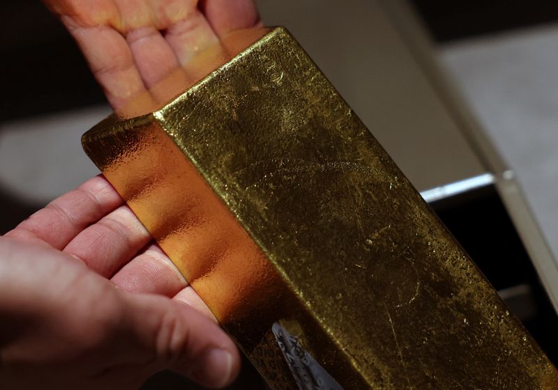 FILE PHOTO: A gold bullion is displayed in The Reserve vault, operated by Silver Bullion Pte Ltd, in Singapore April 10, 2025. REUTERS/Edgar Su/File Photo