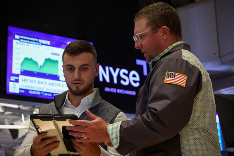 Traders work on the floor at the New York Stock Exchange (NYSE) in New York City, U.S., June 23, 2025.  REUTERS/Brendan McDermid
