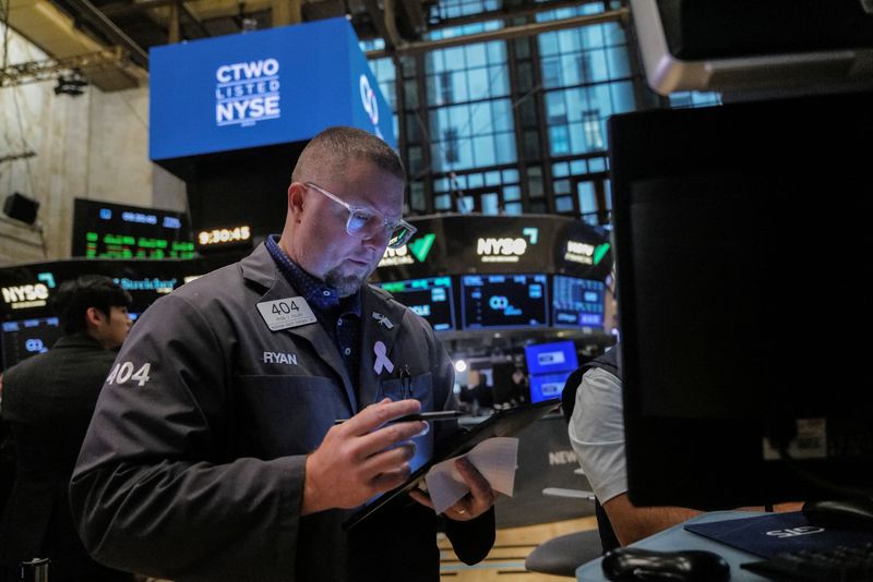 Traders work on the floor at the New York Stock Exchange (NYSE) in New York City, U.S., June 27, 2025. REUTERS/Jeenah Moon/File Photo